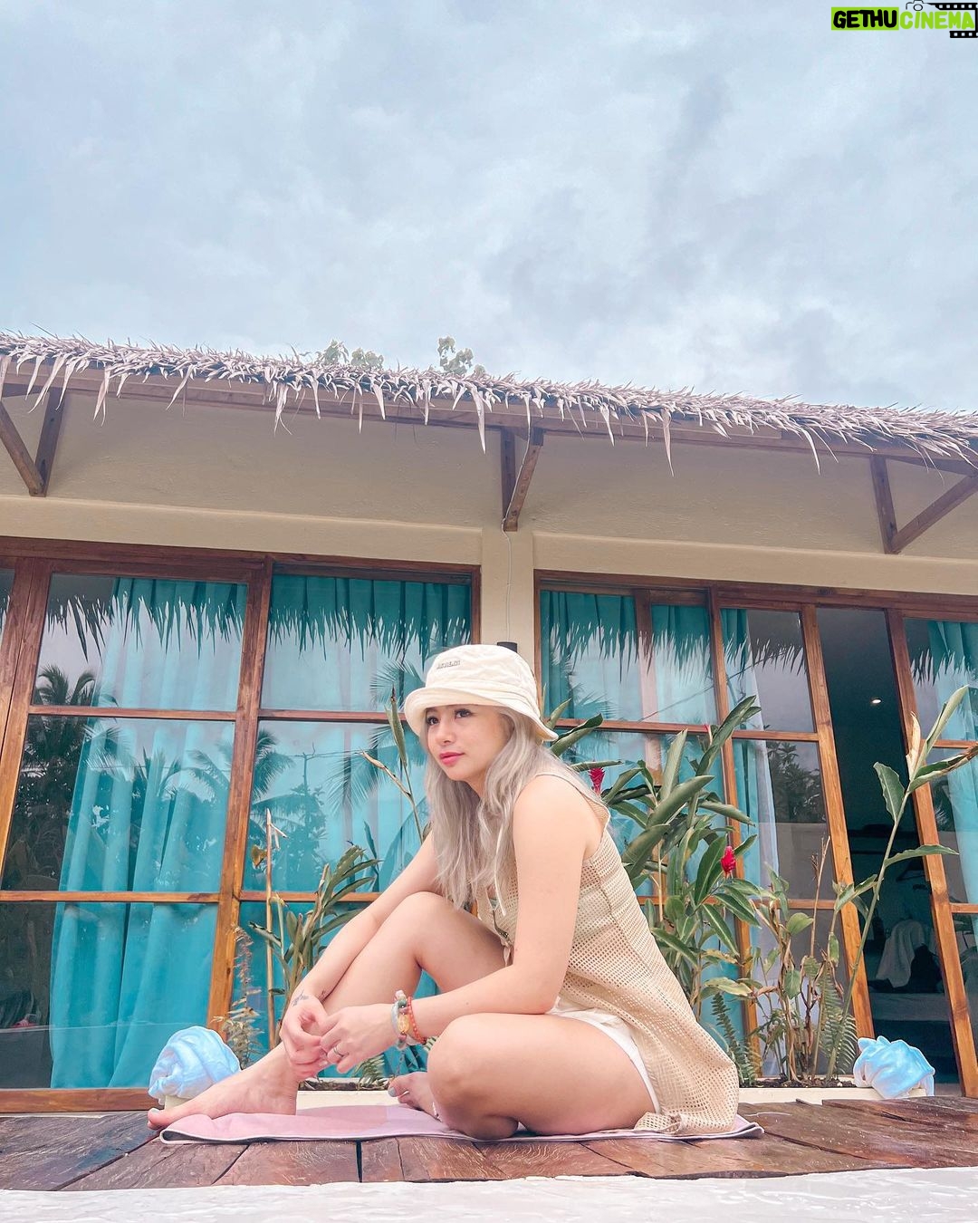 Ella Cruz Instagram - Stuck in Siargao magic🥹🛵✨ Siargao Island, Philippines