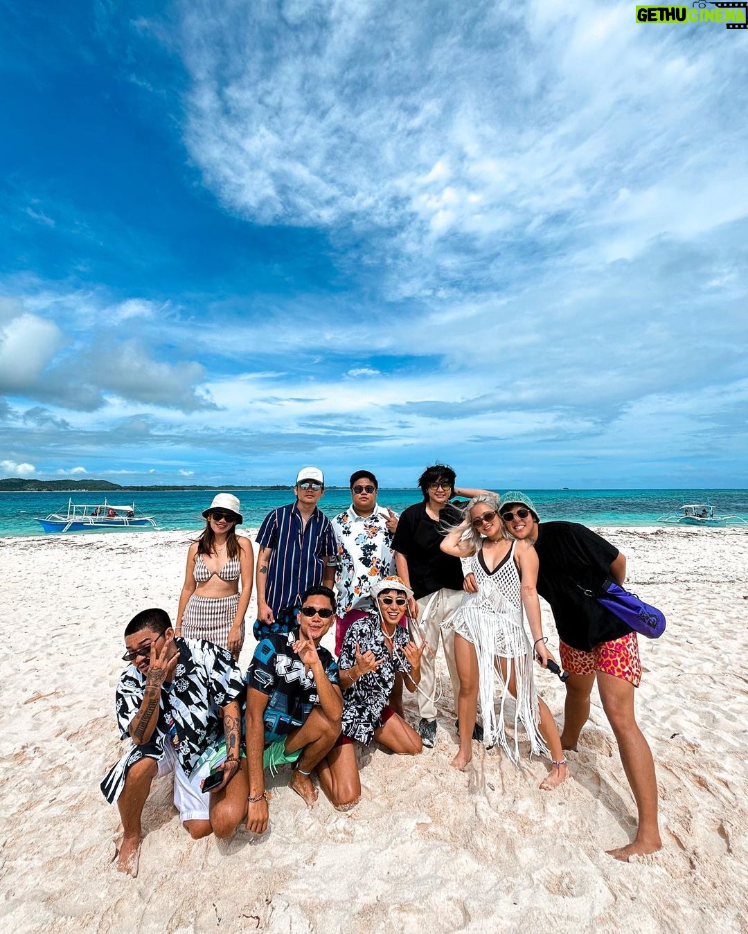 Ella Cruz Instagram - Tri - island 🏝️ boodle fight 🍗🍤 Siargao Island, Philippines