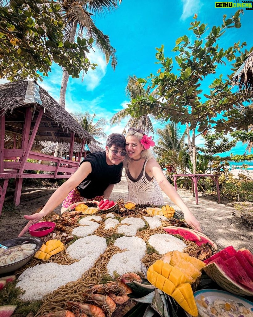 Ella Cruz Instagram - Tri - island 🏝️ boodle fight 🍗🍤 Siargao Island, Philippines