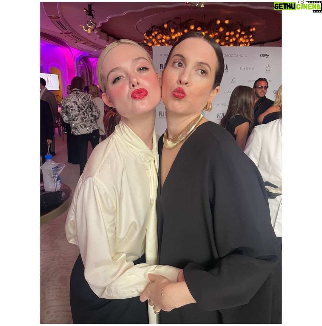 Elle Fanning Instagram - Told glam to do “The Sara” tonight💋 CONGRATULATIONS W MAG & @saramoonves for Magazine of the Year from @dailyfrontrow ✨✨✨✨ no one more deserved, also #jeff