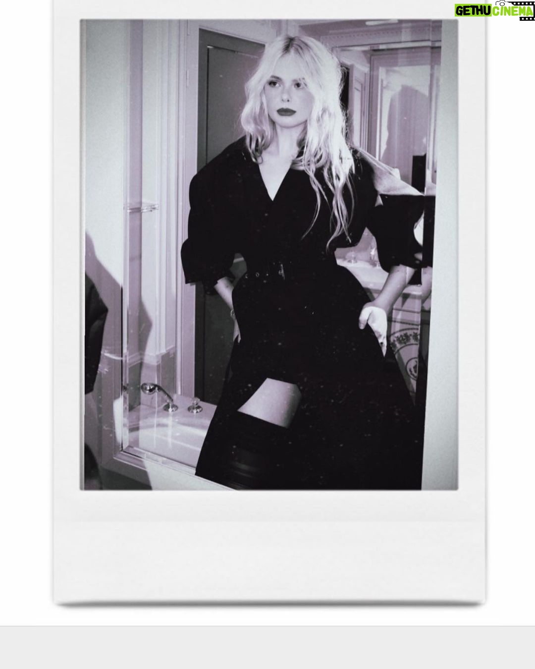 Elle Fanning Instagram - 🖤💟🖤💟🖤