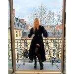 Elle Fanning Instagram - All hail (Mc)QUEEN Sarah Burton! Thank you for inviting me to your glorious razor sharp Paris return!! 🖤❤️🖤❤️🖤❤️ @alexandermcqueen