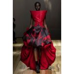 Elle Fanning Instagram - All hail (Mc)QUEEN Sarah Burton! Thank you for inviting me to your glorious razor sharp Paris return!! 🖤❤️🖤❤️🖤❤️ @alexandermcqueen