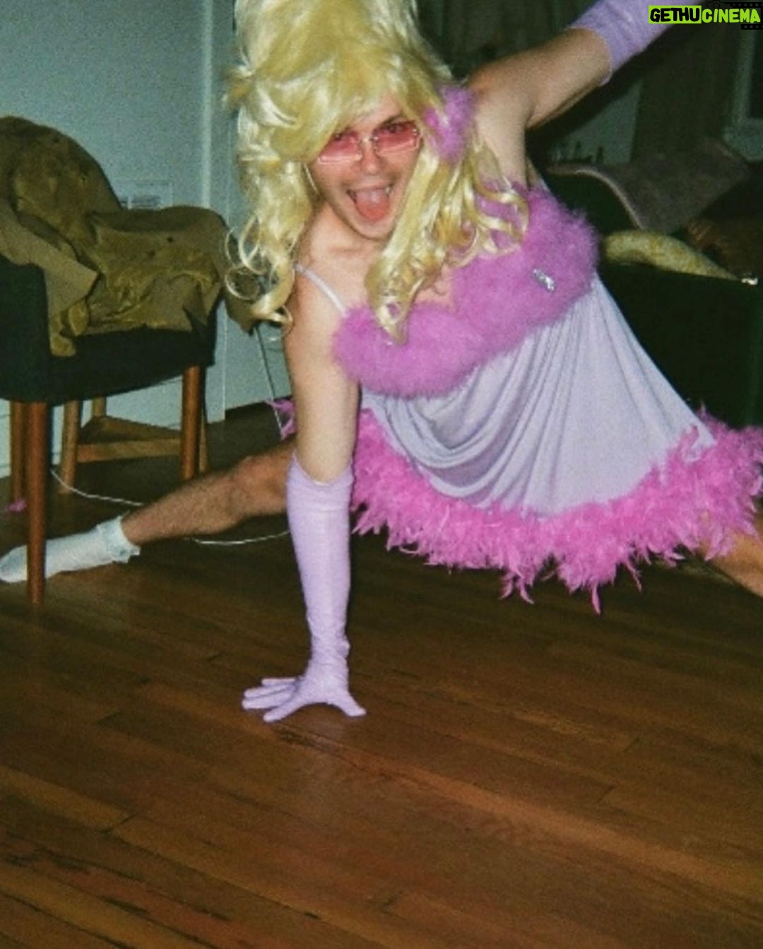 Elle Fanning - 471.7K Likes - Ghosts of Halloween past @coltonthewizard @adrieebug @mirrengc @julesholdren @erinayanianmonroe @mrswardy15