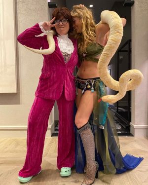 Elle Fanning Instagram - Ghosts of Halloween past @coltonthewizard @adrieebug @mirrengc @julesholdren @erinayanianmonroe @mrswardy15