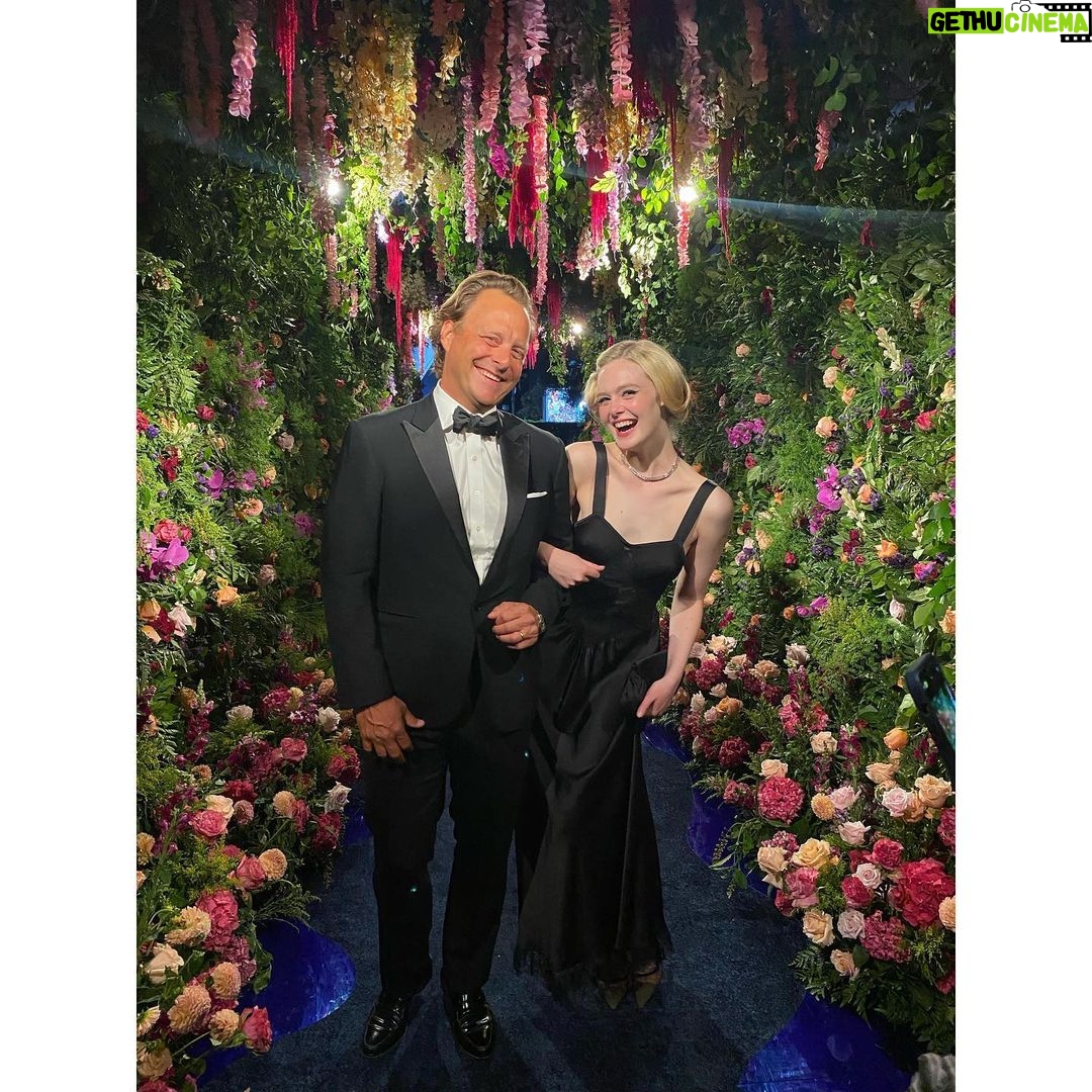 Elle Fanning Instagram - Shoutout to @chrissyteigen for supplying our table with John’s green room chicken !