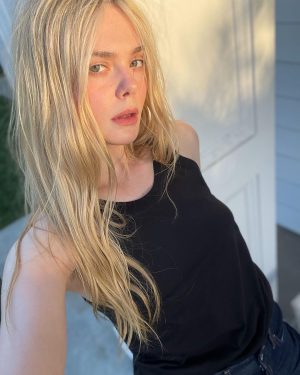 Elle Fanning Instagram - 🫶🏼