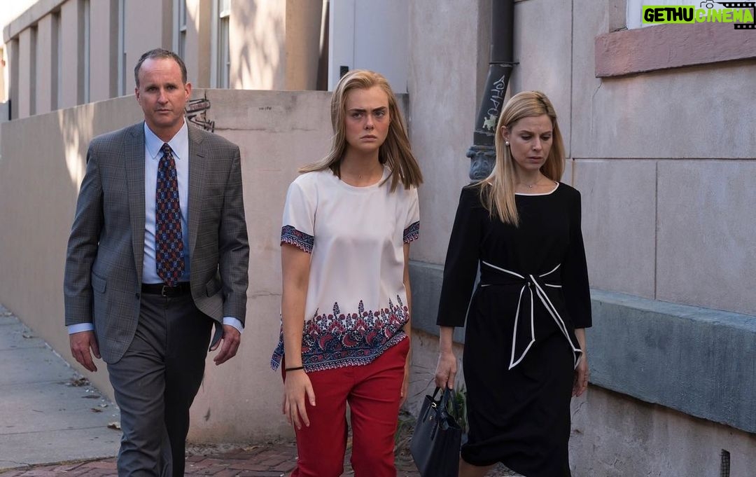 Elle Fanning Instagram - Episode 6 directed by our very own @itslizhannah tonight at 9pm PST @hulu @girlfromplainvillehulu