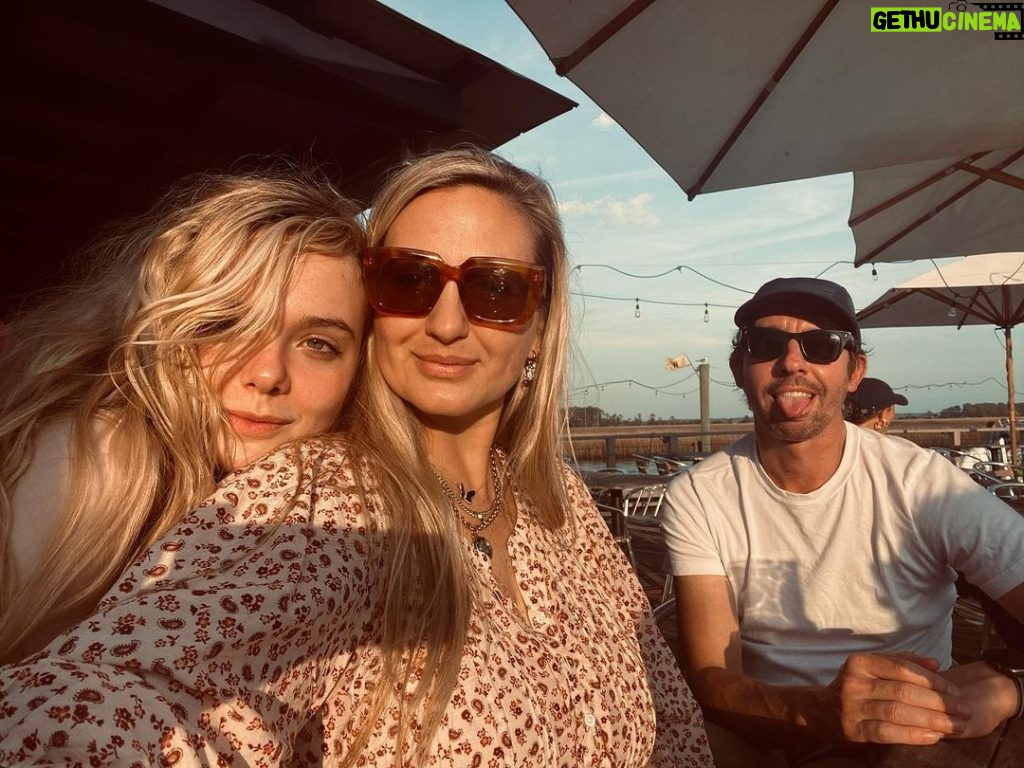 Elle Fanning Instagram - 2 blondes and a Stu! Miss you already Mirren💕