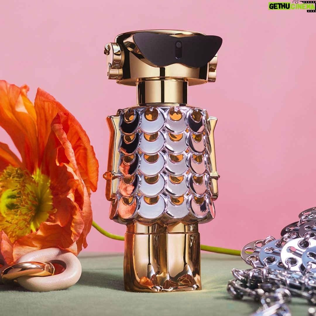 Elle Fanning Instagram - Thrilled to reveal I am the ambassador for a new fragrance!!! FAME by Paco Rabanne. Honored to be a part of a brand as iconic as @pacorabanne #famebypacorabanne 🤖🪩