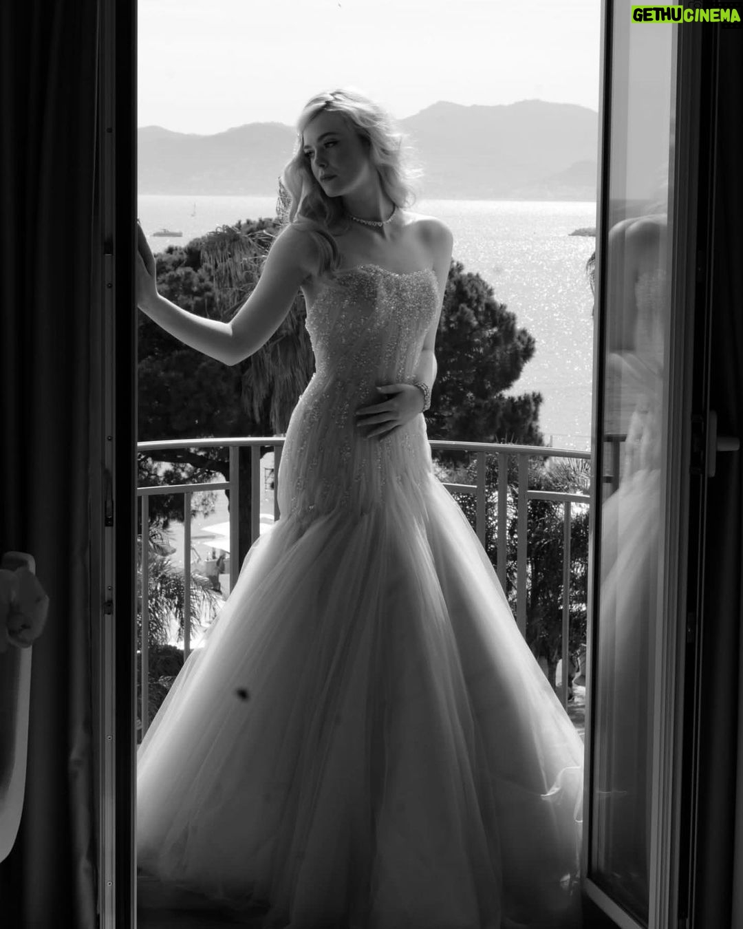 Elle Fanning Instagram - Last post I swear! But can’t not thank the baller that is @gregwilliamsphotography You are a gem! Racing around, capturing moments with ease and ALWAYS with a giant smile! Love you so! Also: THE DREAM TEAM: wouldn’t come together without: @samanthamcmillen_stylist @erinayanianmonroe @justjenda @mrswardy15