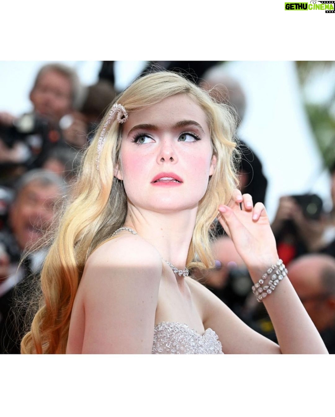 Elle Fanning Instagram - Jewelry always finishes off a look and thanks to @chopard I got to borrow THE MOST stunning string of hearts to adorn my neck, the sparkliest bracelet I’ve ever seen, and a yellow heart ring to add color and guess what?… MORE SPARKLE! 💛
