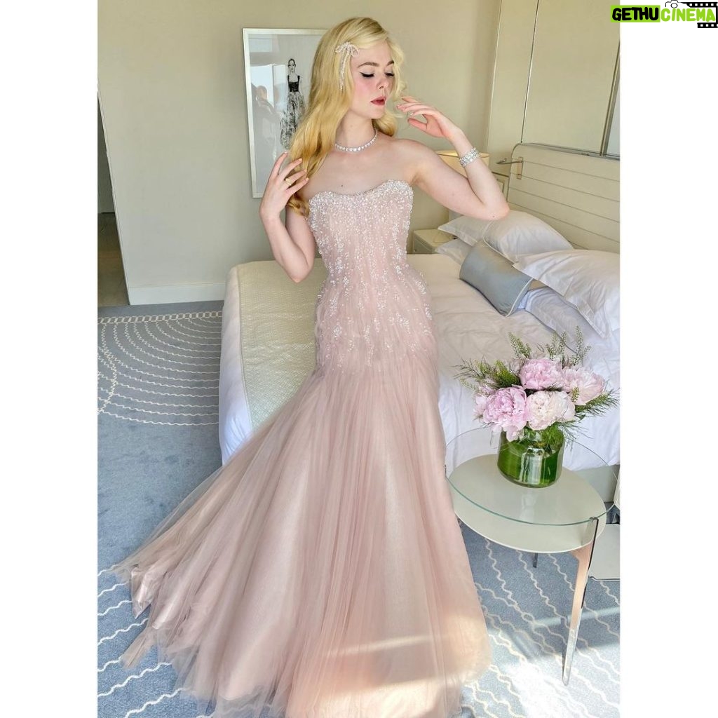 Elle Fanning Instagram - The 6th slide couldn’t express it better.✨ @giorgioarmani made my dreams come true with this custom dress. Can I just wear it every day of my life?!!?✨ I can’t thank you enough for your continued kindness and artistry. Your work is nothing short of breathtaking✨