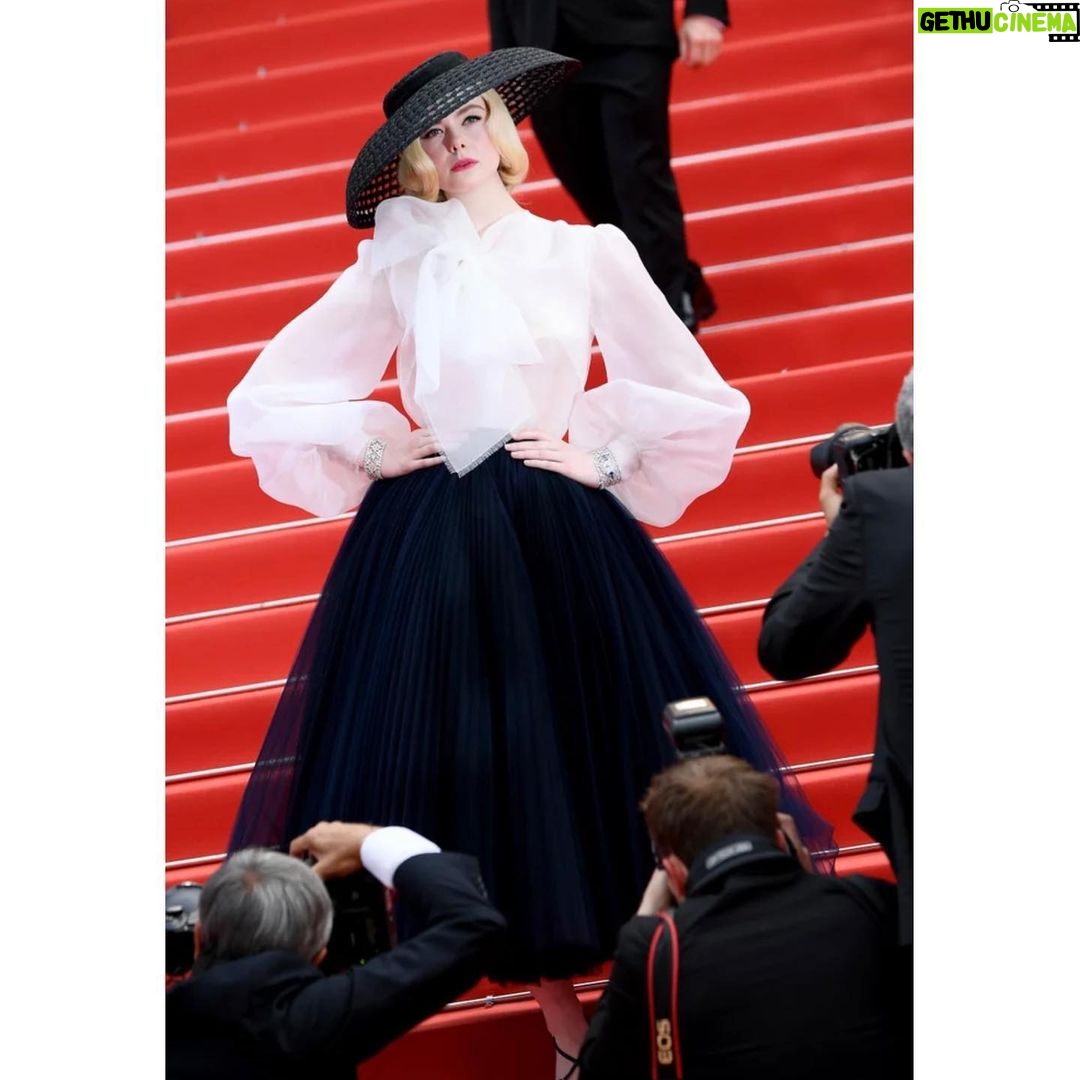 Elle Fanning Instagram - How it started ➡️ How it’s still going