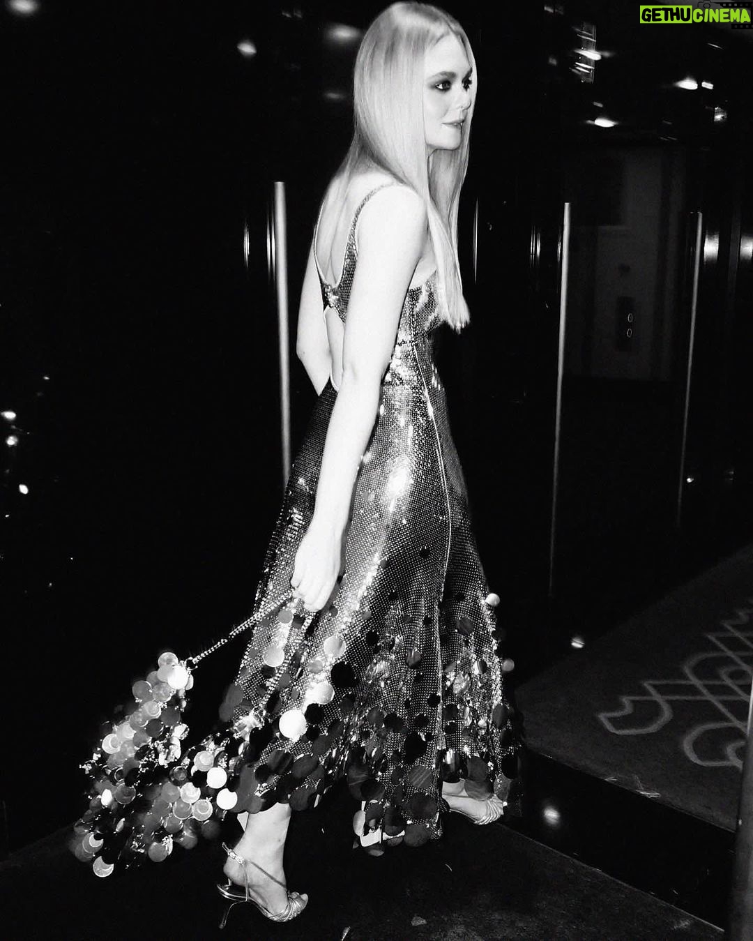 Elle Fanning Instagram - Thanks for the GLAM this week @tyronmachhausen and @owengould 🩶 Both of your photography skills are magazine level good 😆 #hotelbathroom #pfw