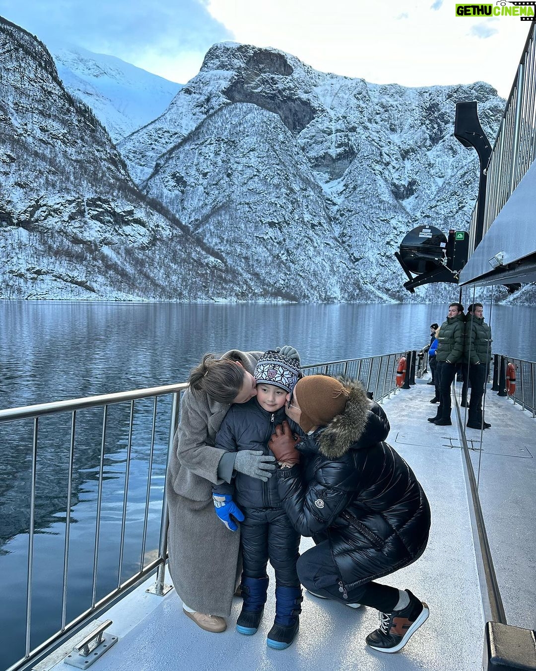 Ellen Adarna Instagram - ❄️❣️🇳🇴 Fjord Norway