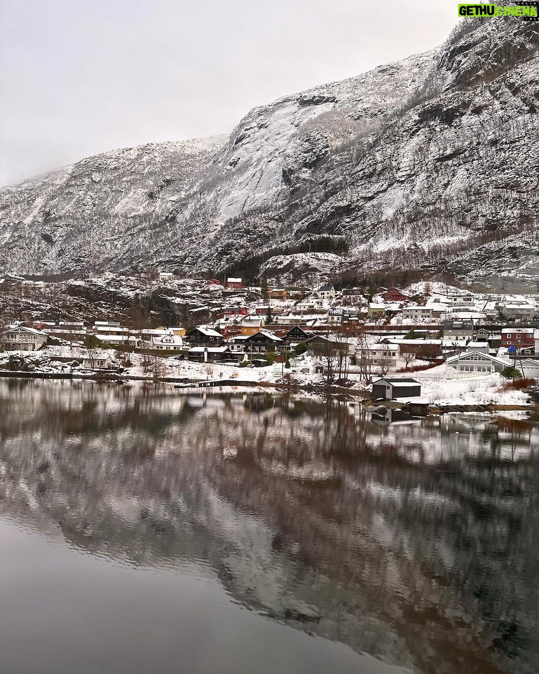 Ellen Adarna Instagram - ❄️❣️🇳🇴 Fjord Norway