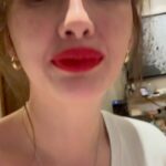Ellen Adarna Instagram - Overlined Red Lips lang ang katapat mo! @ramsayderek07 👄💋