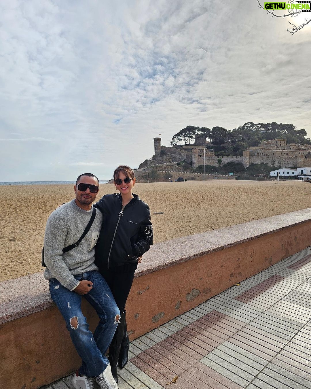 Ellen Adarna Instagram - ¡❤️! @ramsayderek07 Barcelona, Spain