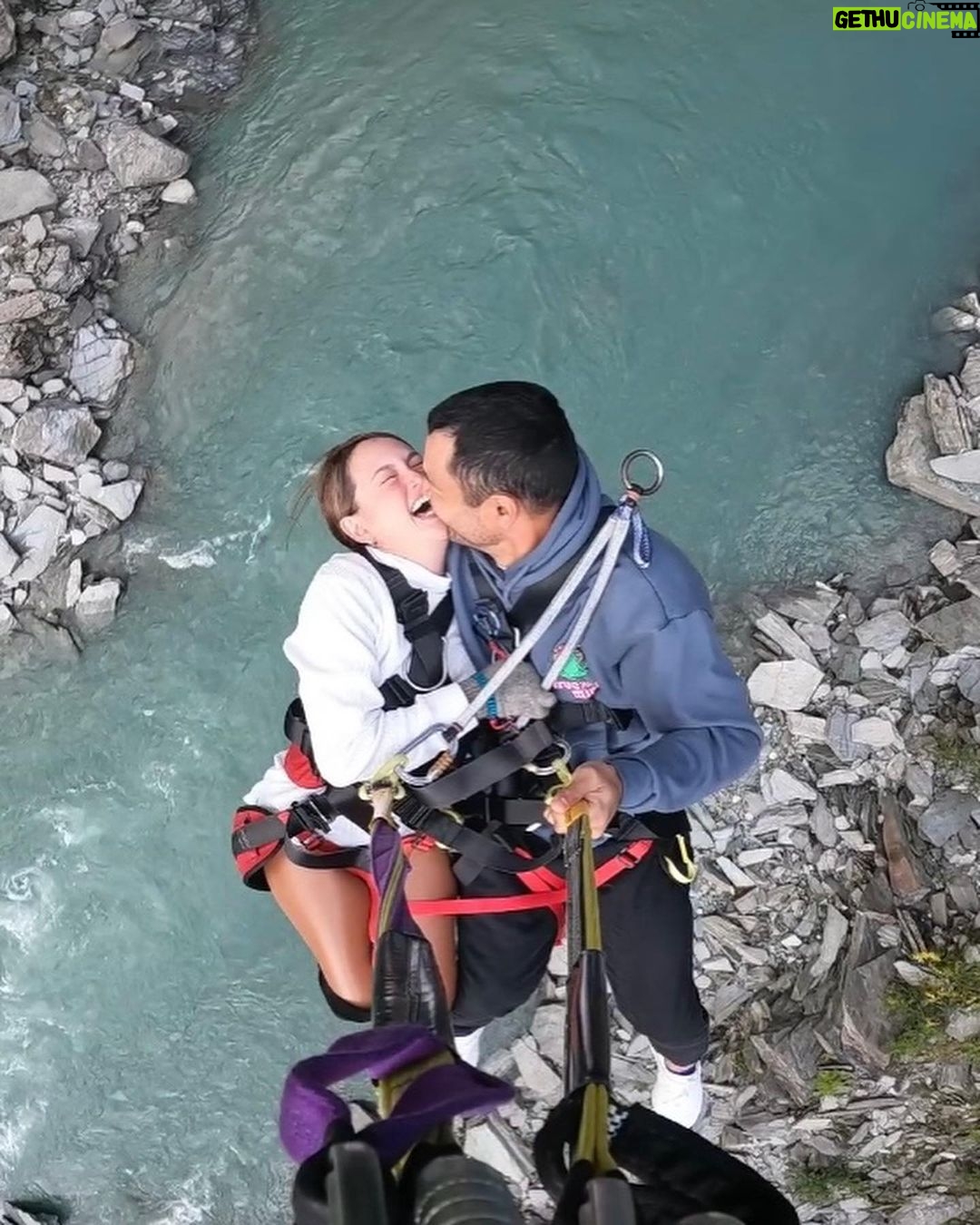 Ellen Adarna Instagram - Exactly a year ago you thought you were going to die π but here we are, sooo alive! πβ€οΈπ₯°π happy anniversary my forever GOR! I love you! @ramsayderek07 to many more adventures and your βin your headβ near death experiences π€£π€ͺπ