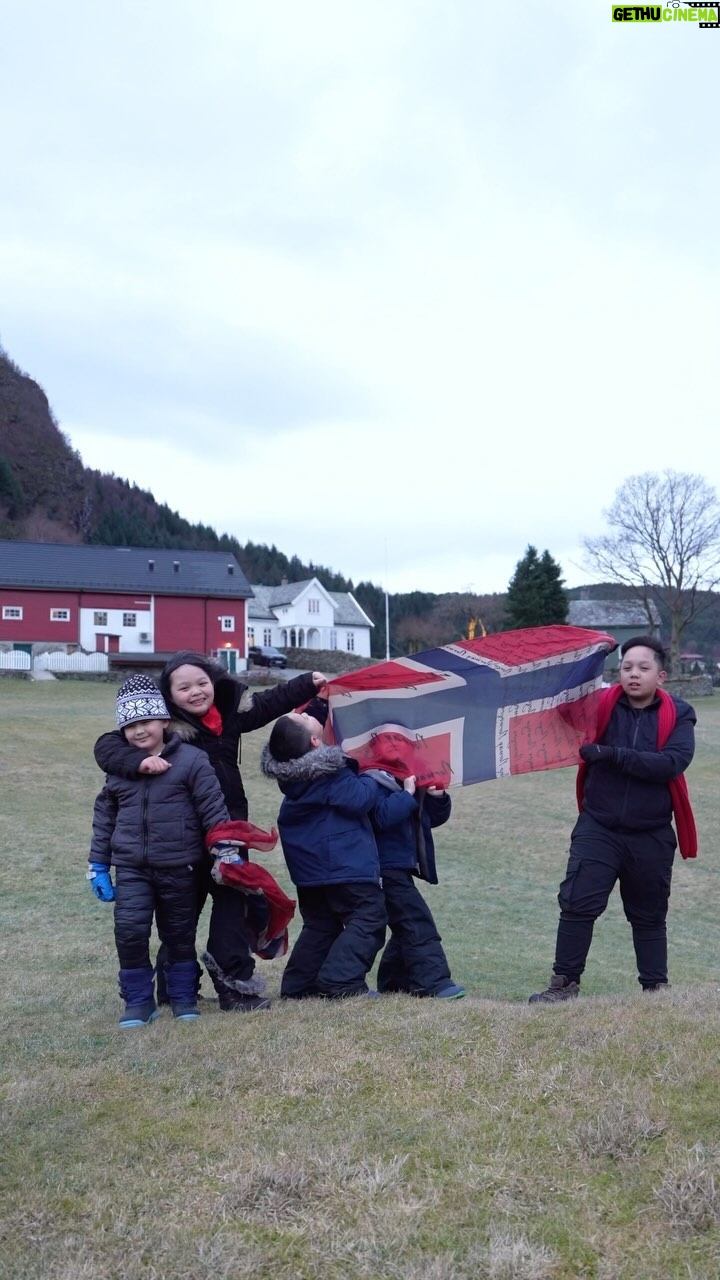 Ellen Adarna Instagram - So Precious 🥰❤️🥹 #3rdGen #cousins Bergen, Norway