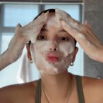Ellen Adarna Instagram - Bright, Plump, glowing and smooth skin mornings with @seoulwhitekorea Bright Renew Retinol Serum Soap 🥰 https://shope.ee/9zVLm7CVVp