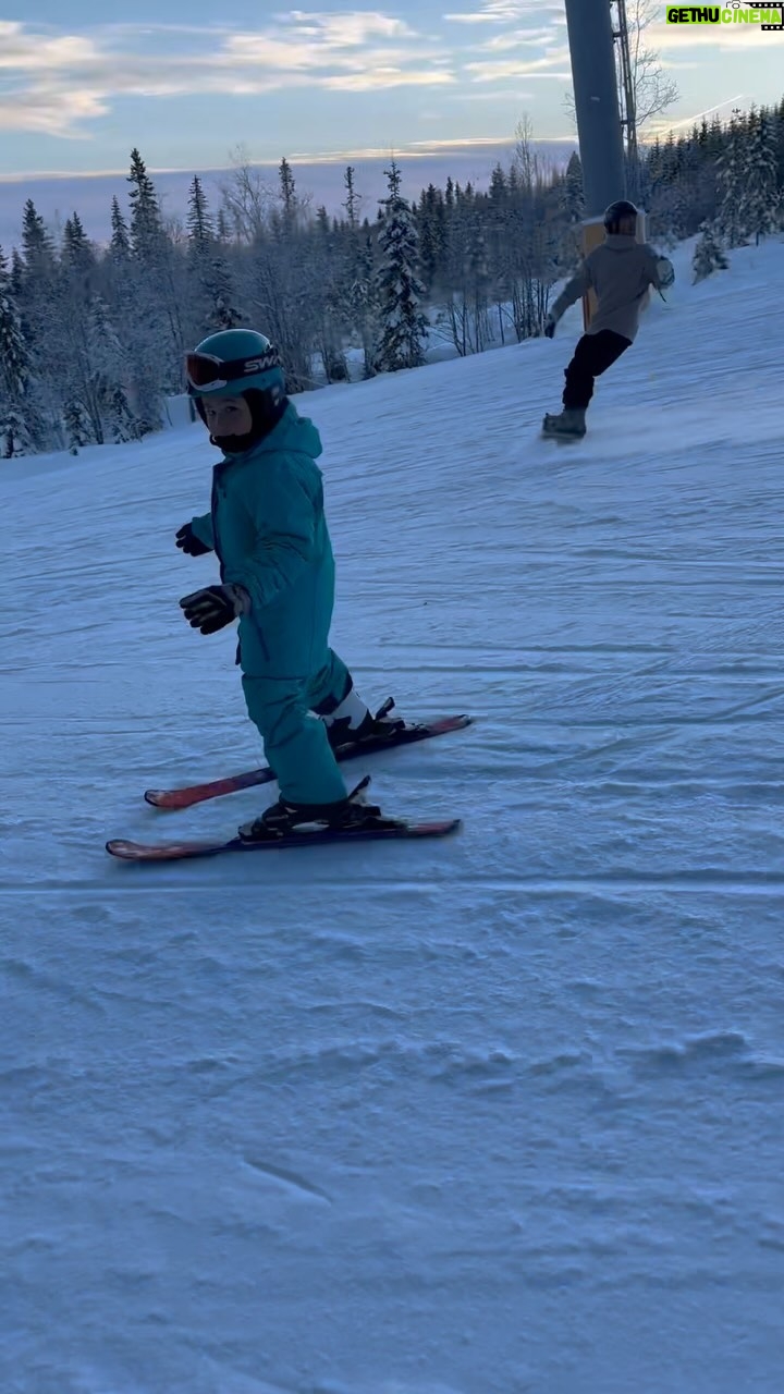 Ellen Adarna Instagram - Proud Mama, Happy Wife 🥰 One of the many videos i took of my boys (hypothermia ang fingers sa -21 🤸😆). 🏂⛷️ Mama as the Videographer (wakoi labot sa videos sakit sa akong buot 🫠😂) Highlight - Elias conquered a red slope this trip❣️🎿⛷️ Trysil Ski Resort, Norway