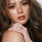 Ellen Adarna Instagram - Office look 💃🏼 thanks @ultherapyph for making me look like im still in my late 20s at 35 😂 #nobadtakes Make Up - @mkqua Hair - @rjdelacruz Styled by - @vheecostyle @msvansoyosa ❤️
