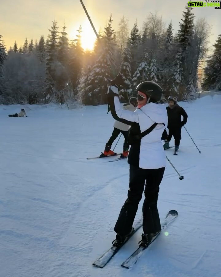 Ellen Adarna Instagram - ⛷️🎿🇳🇴 #trysil #norway -21 🥶❄️ Trysil Ski Resort, Norway