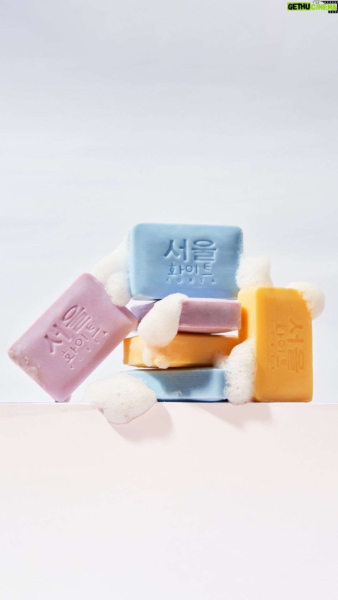 Ellen Adarna Instagram - 🚨 𝐍𝐄𝐖: Introducing the 𝙁𝙞𝙧𝙨𝙩 𝙀𝙫𝙚𝙧 3𝙭 𝙎𝙚𝙧𝙪𝙢 𝙋𝙤𝙬𝙚𝙧 now in a 𝙨𝙤𝙖𝙥! Seoul White Korea proudly unveils the 3𝙭 𝙎𝙚𝙧𝙪𝙢 𝙎𝙤𝙖𝙥 collection: 💧 Bright Boost 3x Serum Soap - 𝘉𝘳𝘪𝘨𝘩𝘵𝘦𝘯𝘪𝘯𝘨 + 𝘏𝘺𝘥𝘳𝘢𝘵𝘪𝘯𝘨 Powered with: 𝙉𝙞𝙖𝙘𝙞𝙣𝙖𝙢𝙞𝙙𝙚, 𝙃𝙮𝙖𝙡𝙪𝙧𝙤𝙣𝙞𝙘 𝘼𝙘𝙞𝙙 & 𝘾𝙚𝙧𝙖𝙢𝙞𝙙𝙚 ✨ Bright Perfect 3x Serum Soap - 𝘉𝘳𝘪𝘨𝘩𝘵𝘦𝘯𝘪𝘯𝘨 + 𝘗𝘦𝘳𝘧𝘦𝘤𝘵𝘪𝘯𝘨 Powered with: 𝙑𝙞𝙩𝙖𝙢𝙞𝙣 𝘾 + 𝙀, 𝙂𝙡𝙮𝙘𝙤𝙡𝙞𝙘 𝘼𝙘𝙞𝙙 & 𝘼𝙃𝘼 + 𝘽𝙃𝘼 🍑 Bright Renew 3x Serum Soap - 𝘉𝘳𝘪𝘨𝘩𝘵𝘦𝘯𝘪𝘯𝘨 + 𝘍𝘪𝘳𝘮𝘪𝘯𝘨 Powered with: 𝙍𝙚𝙩𝙞𝙣𝙤𝙡, 𝘾𝙤𝙡𝙡𝙖𝙜𝙚𝙣 & 𝙂𝙡𝙪𝙩𝙖𝙩𝙝𝙞𝙤𝙣𝙚 🛍️ Price starts at 𝗣𝟭𝟮𝟵 only! 🏪 AVAILABLE AT @watsonsph stores nationwide!📍