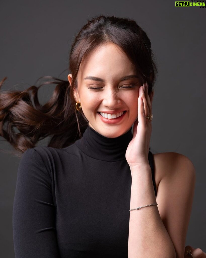 Ellen Adarna Instagram - I always believed that there are #NoBadTakes in life, it’s just a matter of treating yourself right. Happy to share that I am the newest ambassador for @ultherapyph , a brand I believe in and a brand that makes me take care of myself. Beauty is more than skin deep, it reflects your self-worth. Allow your most authentic and natural self, shine through. I guarantee, you’ll like what you’ll see! More on this exciting campaign soon! 💛 #UltherapyPH #NoBadTakes