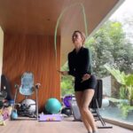 Ellen Adarna Instagram - Cardio Day for the Gram #kapoi back to 0 — rope from @jumpmanila