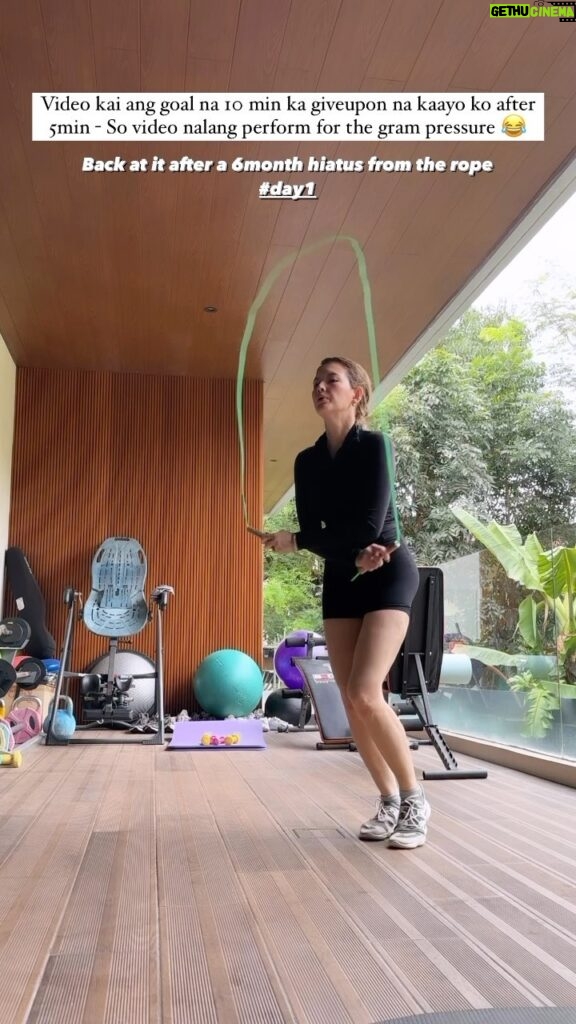 Ellen Adarna Instagram - Cardio Day for the Gram #kapoi back to 0 — rope from @jumpmanila