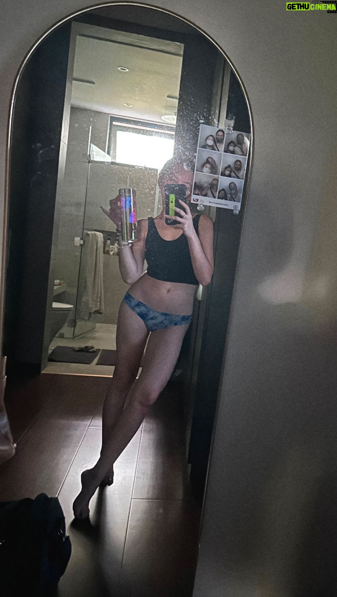 Ellen Adarna Instagram - Everyday morning routine to keep myself fit and healthy @theslimfirm ‘s Vitalean Coffee never fails 💕 get yours at https://s.lazada.com.ph/s.TLfHJ 💋