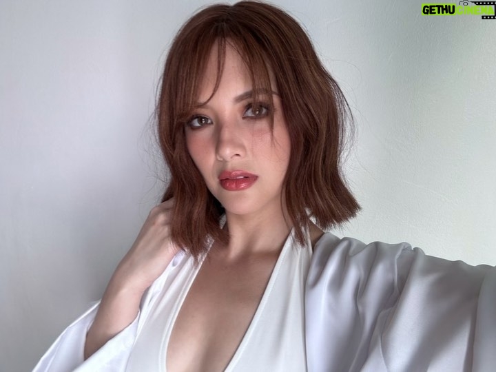 Ellen Adarna Instagram - Werq Makeup - @mickeysee Hair - @rjdelacruz Styling - @_regicruz_