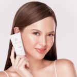 Ellen Adarna Instagram - Want to know my secret to bright & glowing skin this summer? It's my all-time favorite @seoulwhitekorea Bright & Even Sunscreen that has SPF 50+ PA+++ for powerful sun protection. It also has White Strawberry and Niacinamide for brightening, and Ceramide for hydration!✨😎 I can travel and go out confidently without worrying about sun damage! And it keeps my skin moisturized, too.💕
