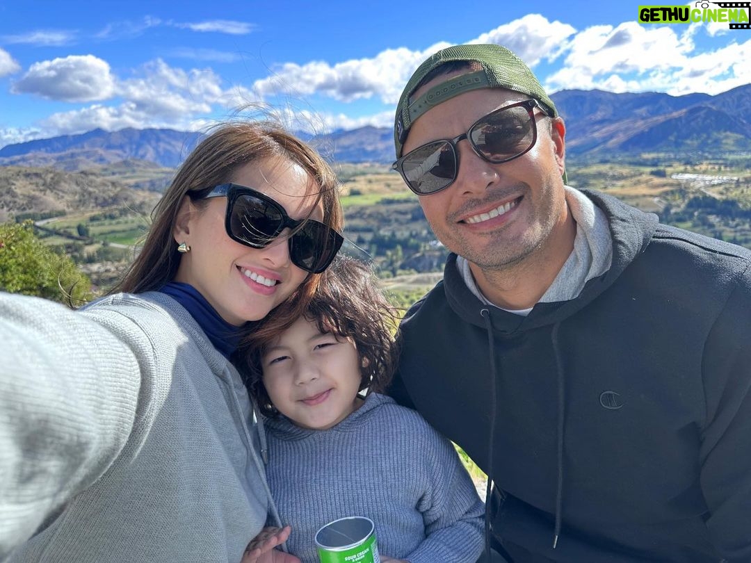 Ellen Adarna Instagram - Road trip with my boys ❤️🥰 Queenstown, New Zealand