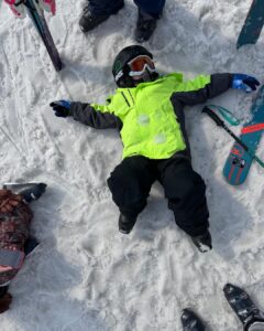 Ellen Adarna Instagram - Skiing skills at 4 🥰 big thanks teacher @ryu_okawa_ski_instructor for this ⛷️❤️ Niseko, Hokkaido, Japan（ニセコ）