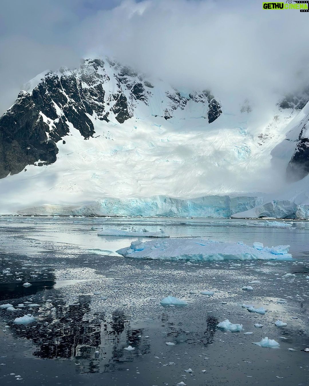 Ellen Adarna Instagram - Views 😍 #antarctica 🏔️🗻❄️🧊 7 continents ✔️✔️✔️✔️✔️✔️✔️ The White Continent - Antarctica