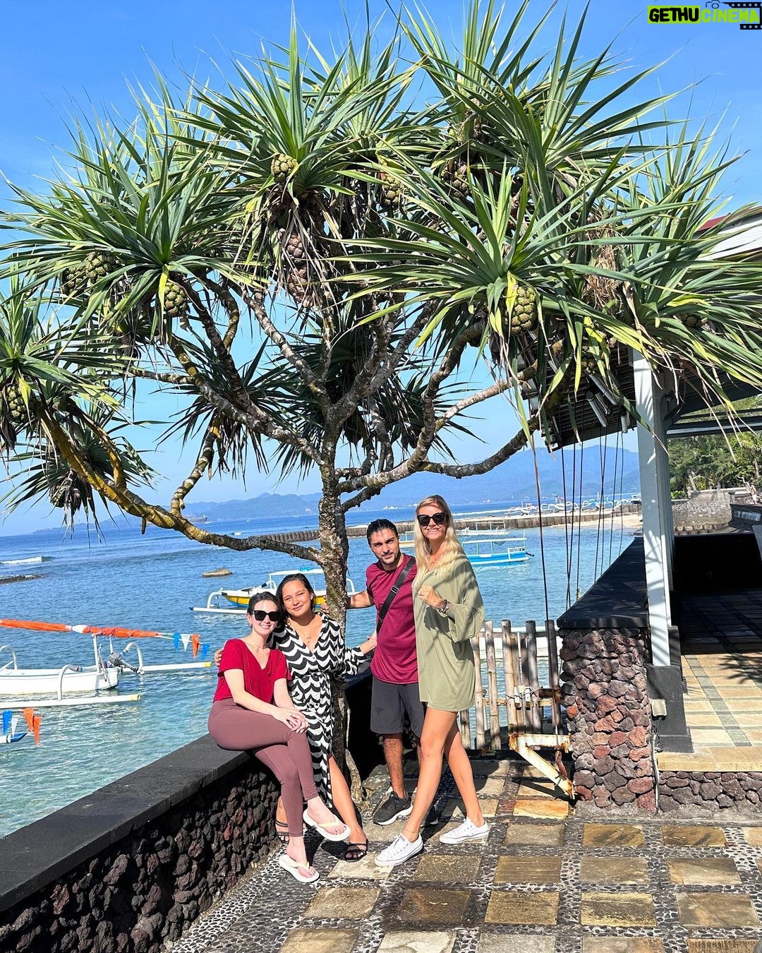 Ellen Adarna Instagram - Home away from home #bali @coach_nasser_bali @mygalli thanks for adopting me 😂🤣 Bali Indonesia