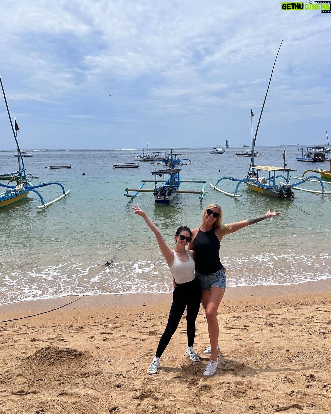 Ellen Adarna Instagram - Home away from home #bali @coach_nasser_bali @mygalli thanks for adopting me 😂🤣 Bali Indonesia