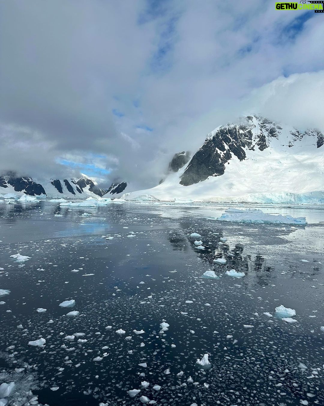 Ellen Adarna Instagram - Views 😍 #antarctica 🏔️🗻❄️🧊 7 continents ✔️✔️✔️✔️✔️✔️✔️ The White Continent - Antarctica