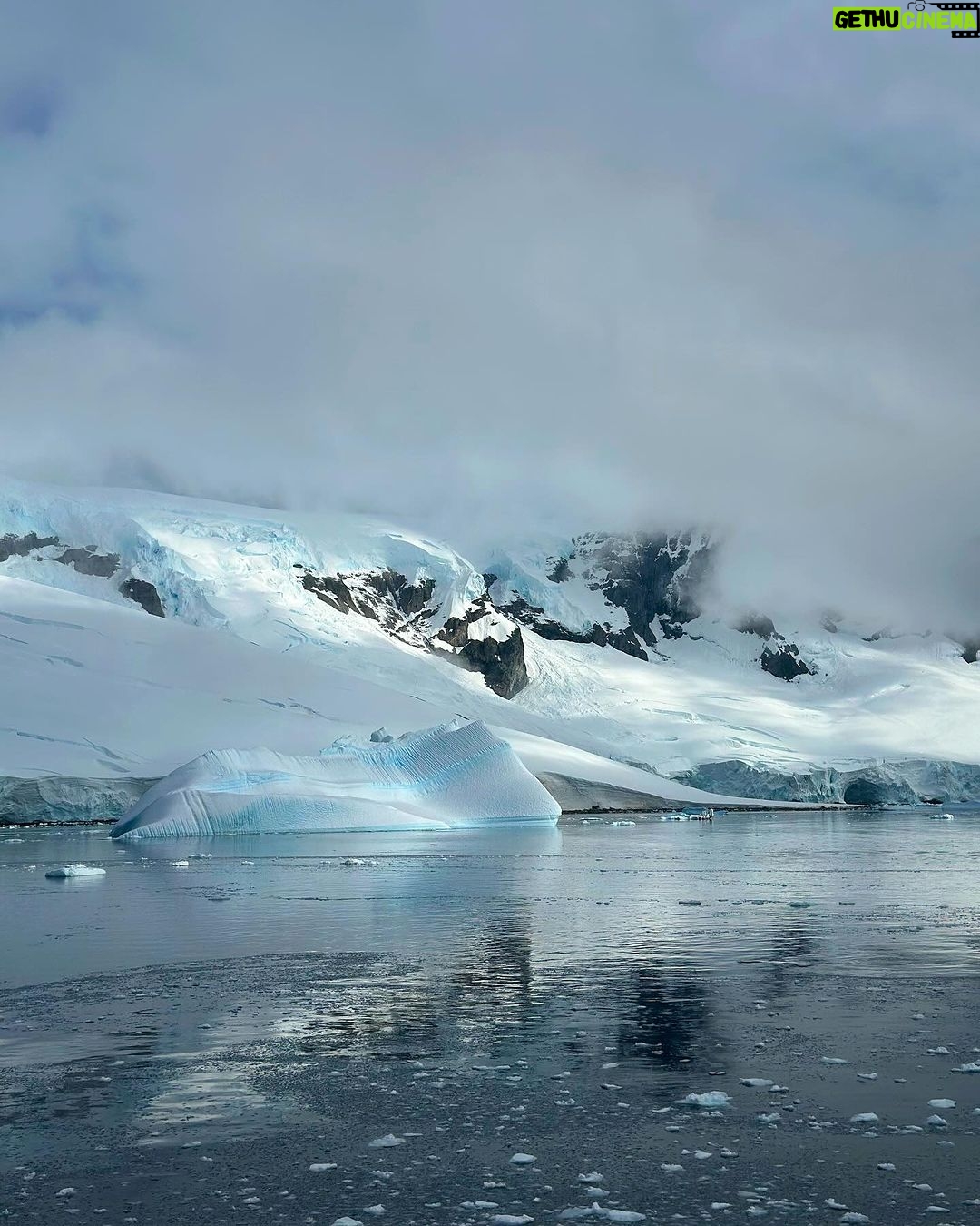 Ellen Adarna Instagram - Views 😍 #antarctica 🏔️🗻❄️🧊 7 continents ✔️✔️✔️✔️✔️✔️✔️ The White Continent - Antarctica