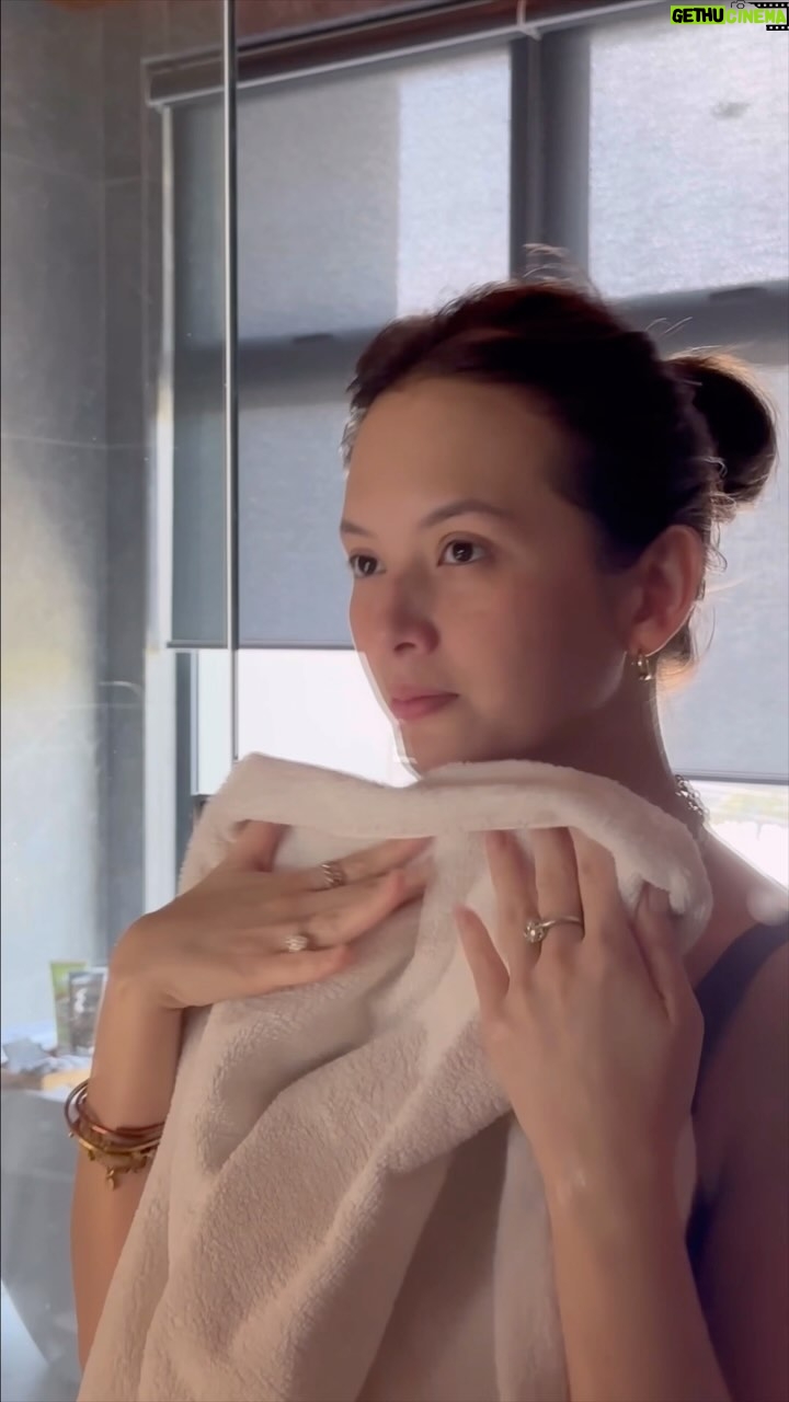 Ellen Adarna Instagram - My quick and easy morning skincare routine is low-maintenance and budget-friendly. For me, It’s not about spending a fortune on skin care - it’s about finding products that get the job done effectively ❤️ @seoulwhitekorea has all the basics that i need 💋