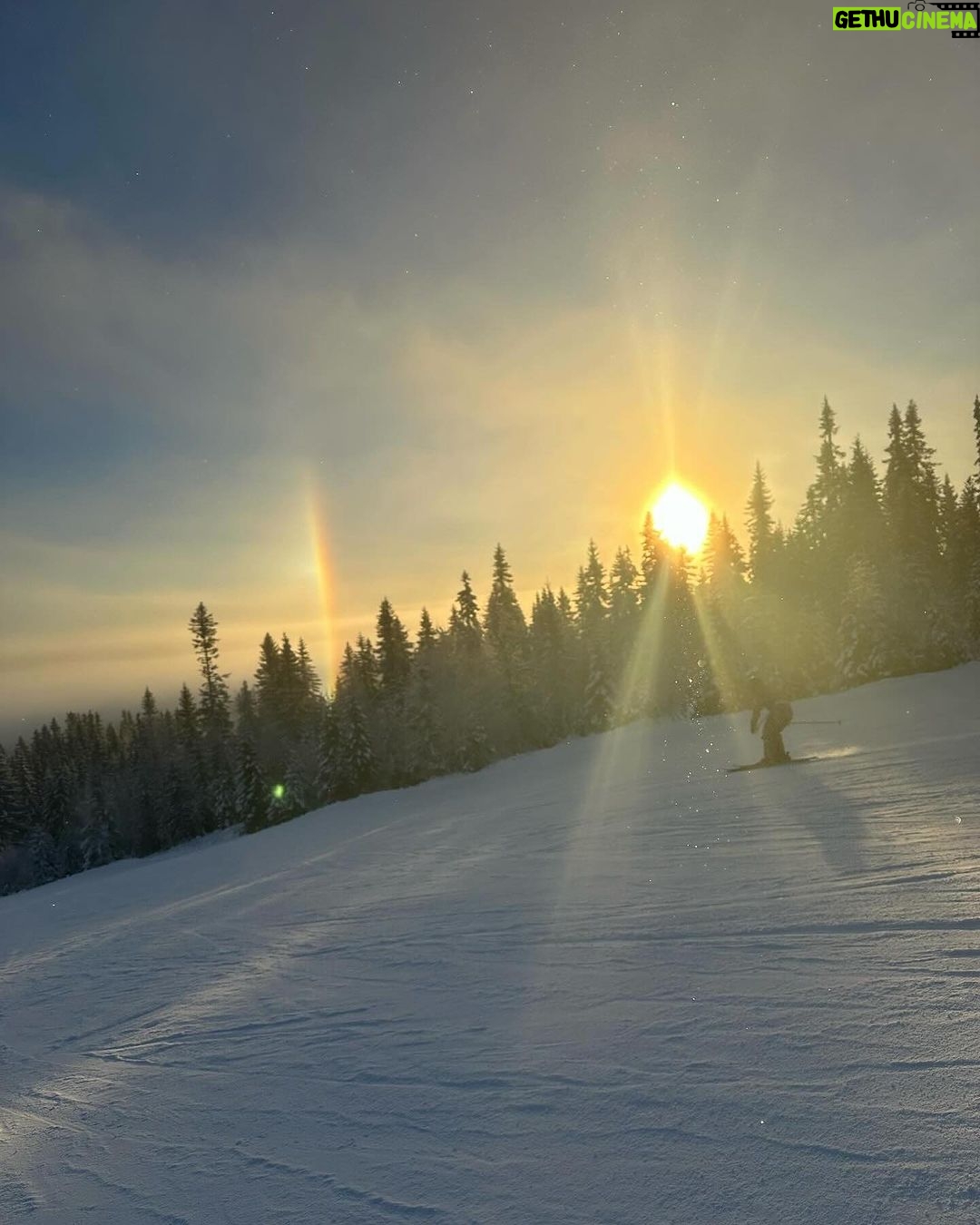 Ellen Adarna Instagram - ⛷️🎿🇳🇴 #trysil #norway -21 🥶❄️ Trysil Ski Resort, Norway