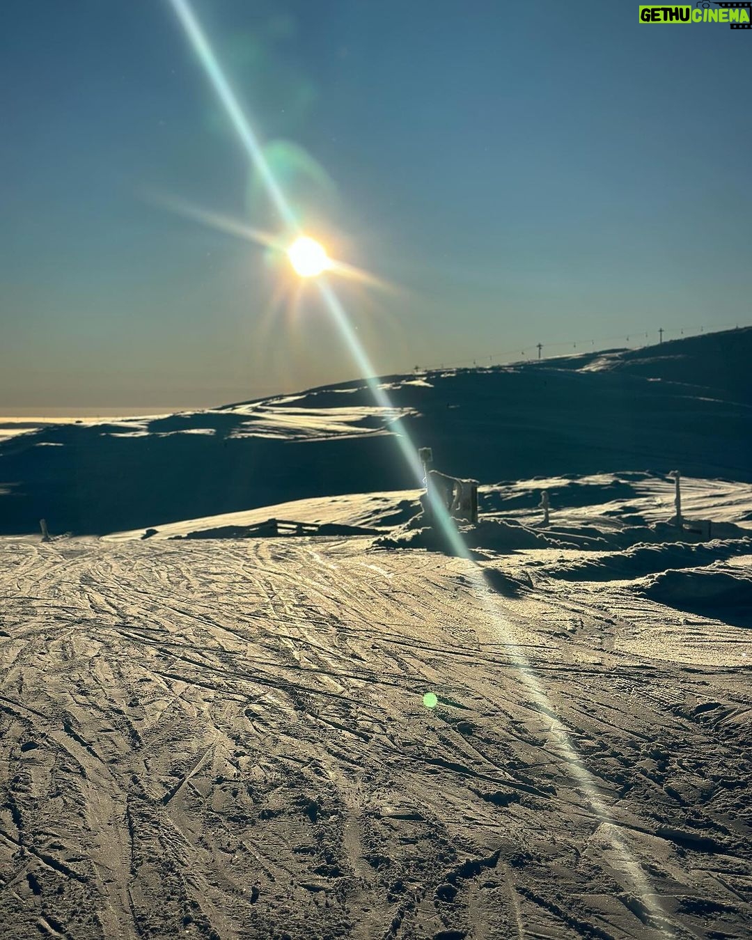 Ellen Adarna Instagram - ⛷️🎿🇳🇴 #trysil #norway -21 🥶❄️ Trysil Ski Resort, Norway