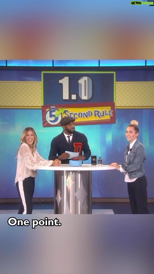 Ellen DeGeneres Instagram - Starting off your weekend with a laugh from @sarahjessicaparker and @mileycyrus 🤣🤣