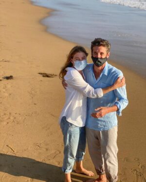 Ellen Pompeo Instagram - Let’s love, let’s heal, let’s wear a mask...❤️ 
#greysanatomy