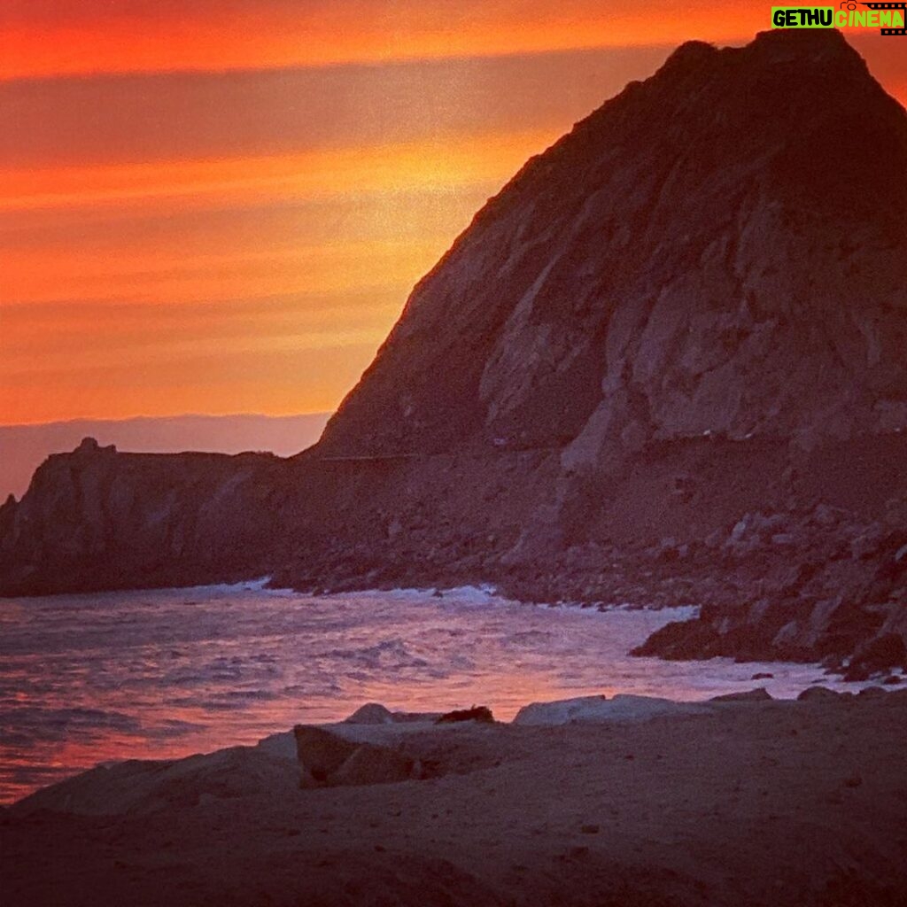 Ellen Pompeo Instagram - Another sun sets on a planet filled with people who take our existence for granted and spew anger and hate as easy as they breath the air... I choose love and gratitude... all of this ..........is a gift ❤️