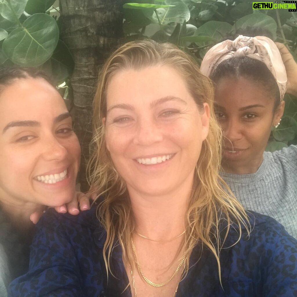 Ellen Pompeo Instagram - @wearecrownandconquer is sooo shady back there and @reveal_nyc brows are fire @therealpecas #donthatethheplayershatethhegame ❤️💋⭐️